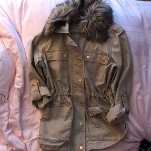Utility jacket with removable furry collar